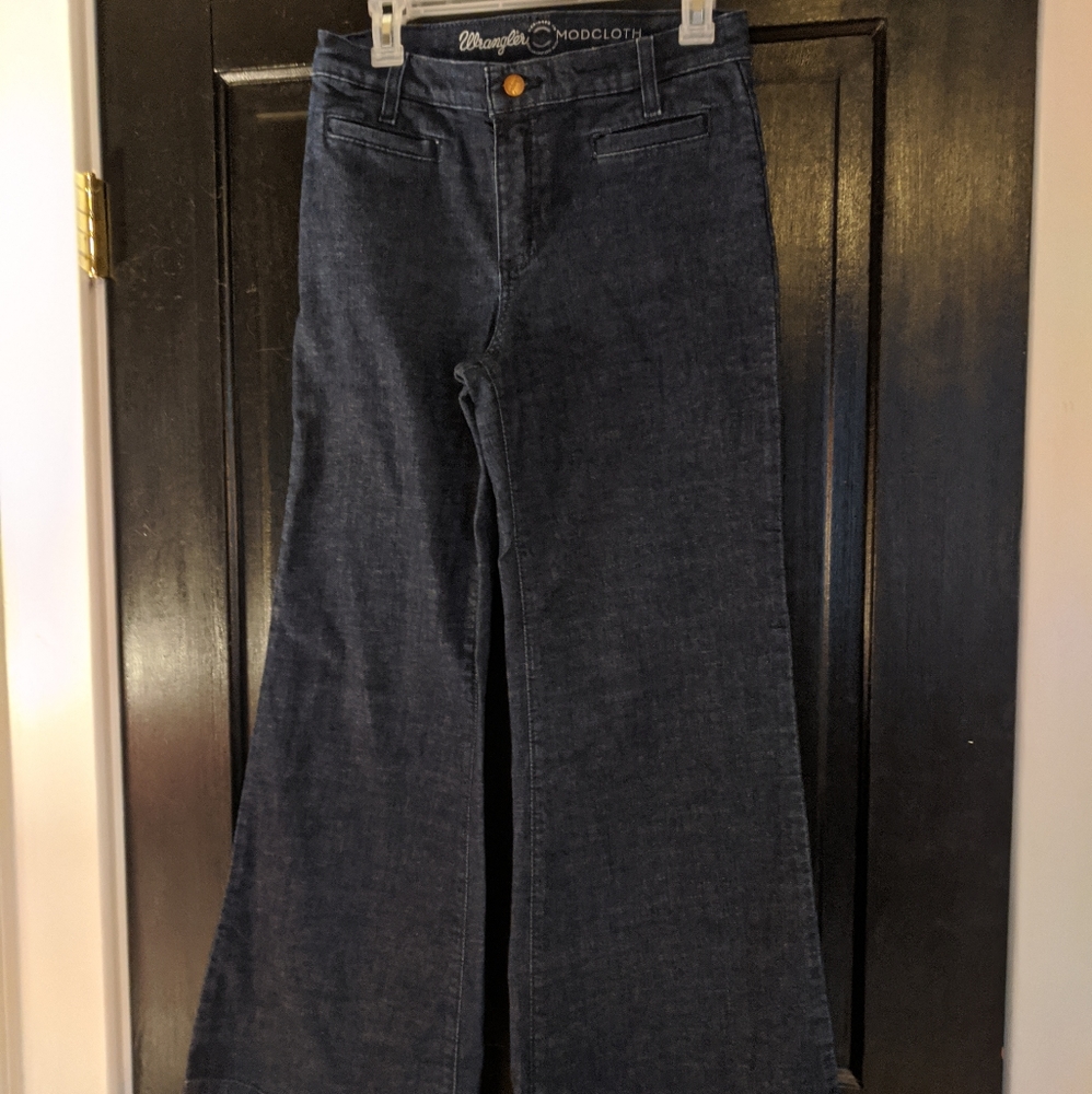 Wrangler wide leg bell bottom dark wash blue jeans